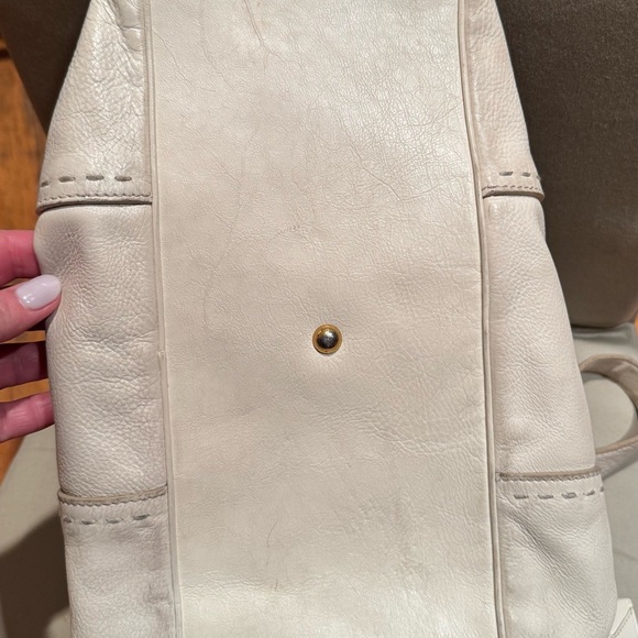 Yves Saint Laurent Cream Shoulder Bag with Gold Details - Picture 8 of 9